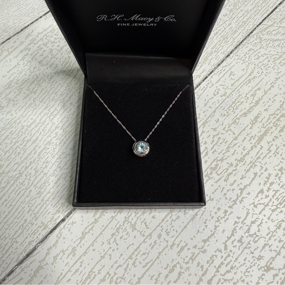 Macy’s 14K White Gold Aquamarine Pendant Blue Round Gem Necklace NWT
